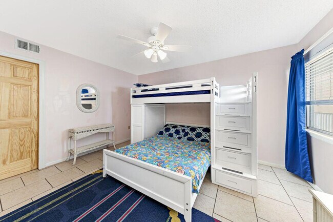 Building Photo - 1007 W Beach Blvd