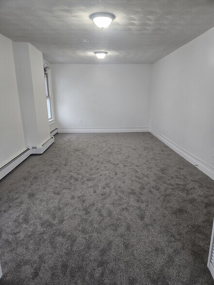 Building Photo - 146 William St