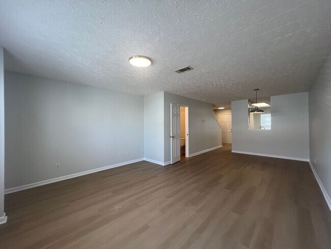 Building Photo - 1407 Pleasant Ridge Rd