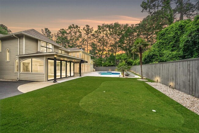 Building Photo - 35 Fernglen Dr