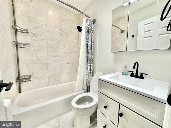 Building Photo - 1010 Bashford Ln