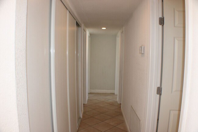 Building Photo - Spacious 3-Bed + 1 Bonus Room, 1.5-Bath Custom Home in California City – Convenient & Cozy!