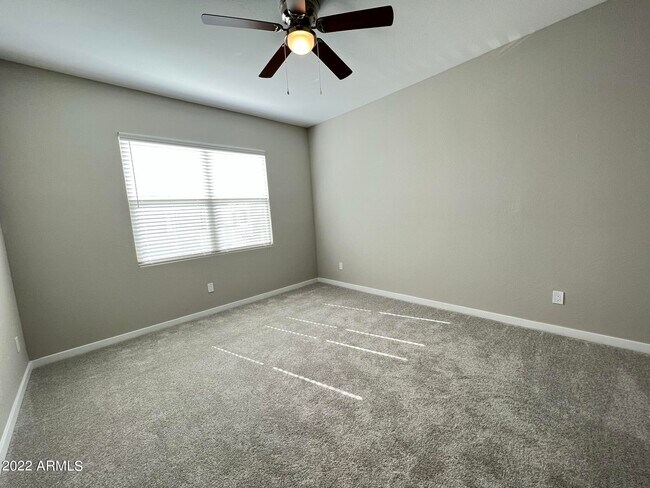 Building Photo - 746 E Doral Ave
