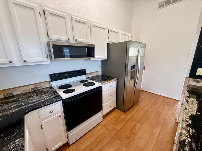 Building Photo - 537 Canyon View Dr
