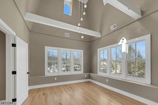 Building Photo - 49 Park Ave