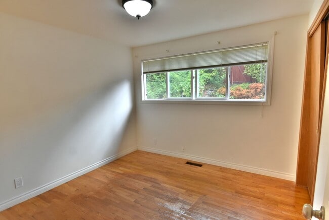 Building Photo - 4Bd/2.5Ba Edmonds House