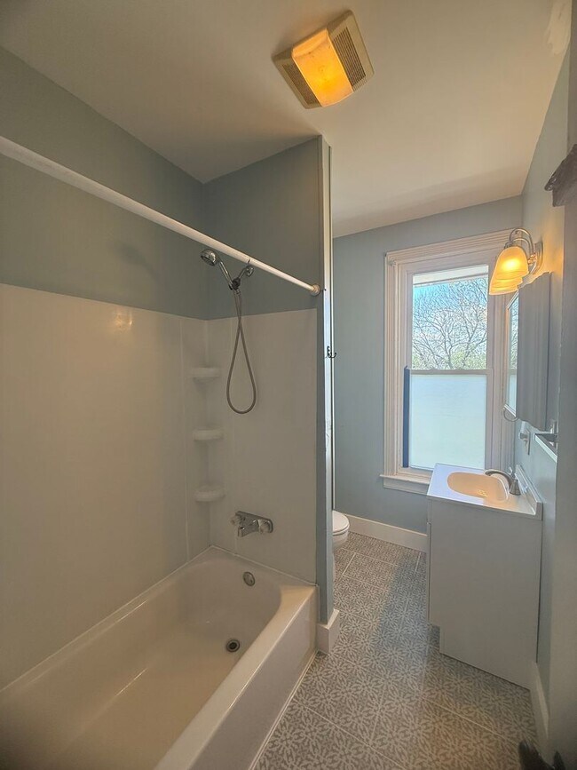 Building Photo - 3 bedroom 1.5 bathroom Town-home for rent in Carlisle