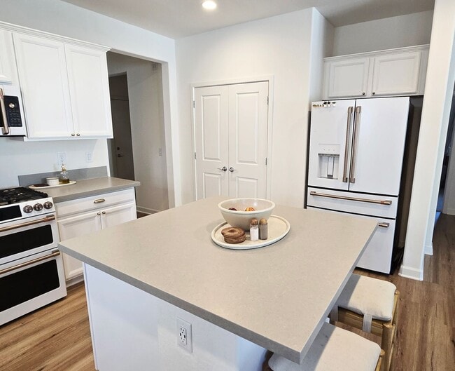 Building Photo - 4-bedroom + Den, 3-bath home in The Preserve at San Tan