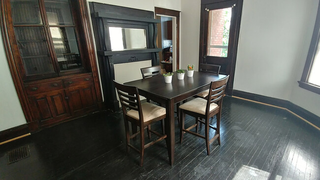 Dining room - 1922 Bigelow St