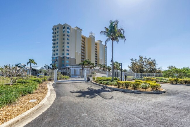 Building Photo - WATER VIEW CONDO 2/2 #714