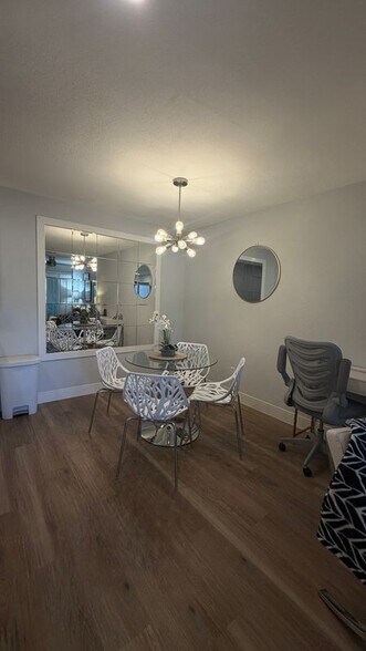 Building Photo - 2801 N Los Felices Rd