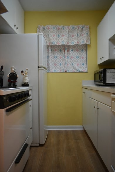 Kitchen - 4836 Atlantic Blvd