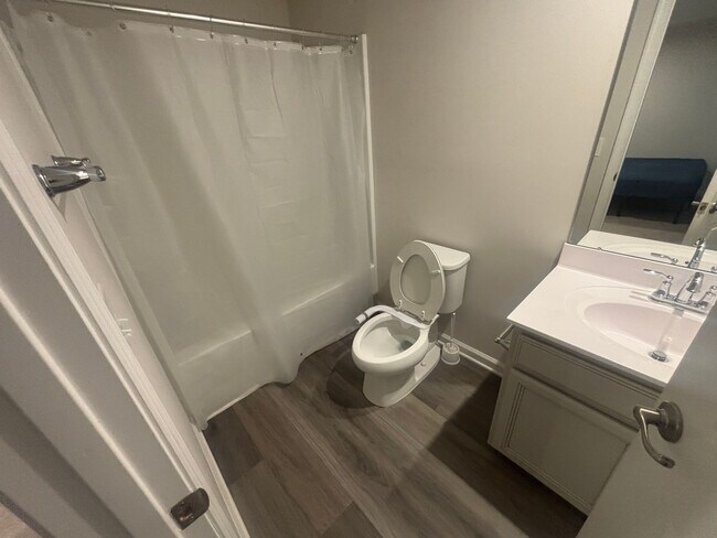 Building Photo - Room in Duplex on Romeria Dr