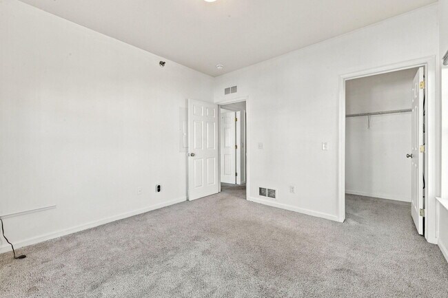 Building Photo - 113 Legato Dr