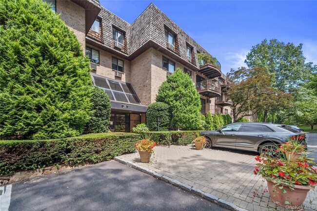 Building Photo - 508 Central Park Ave