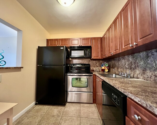 Building Photo - 142 Cambridge F