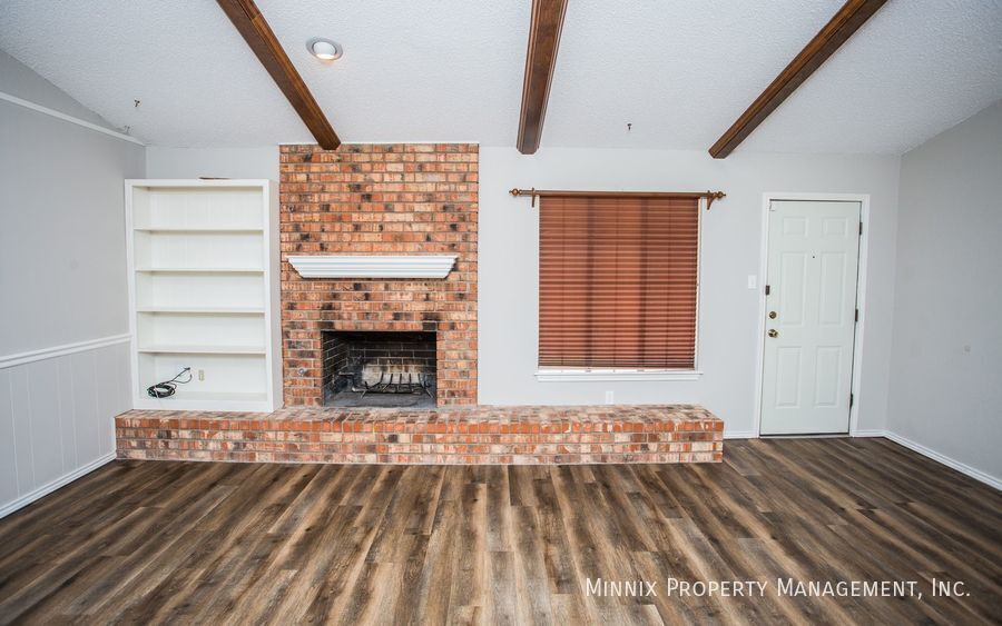 Building Photo - 3401 Essex Ave