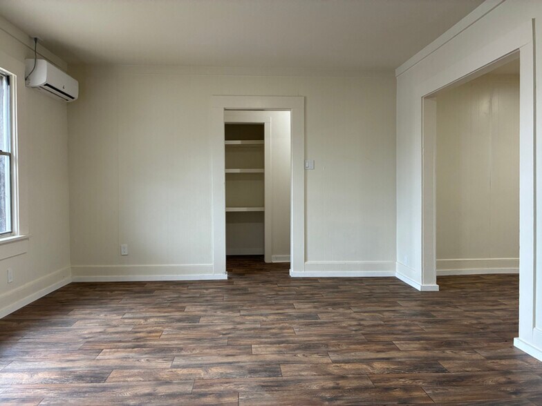 Building Photo - 626 W Trotter St