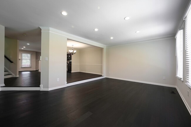 Building Photo - Spacious Bright and Beautiful End Unit Tow...