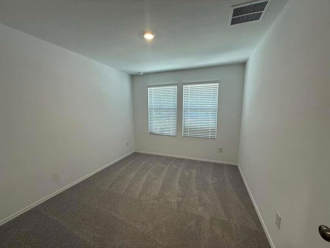 Building Photo - 569 Sormonne Lp