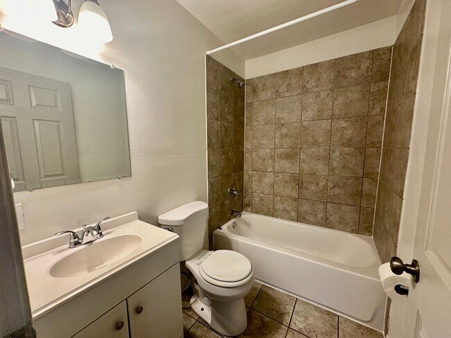 Building Photo - Charming 3-Bedroom Bungalow in Warren $1200 a month