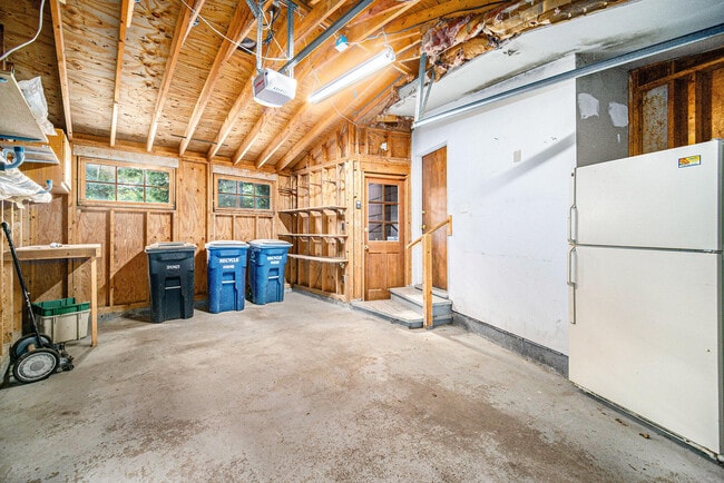 Building Photo - 1020 Traver Ct