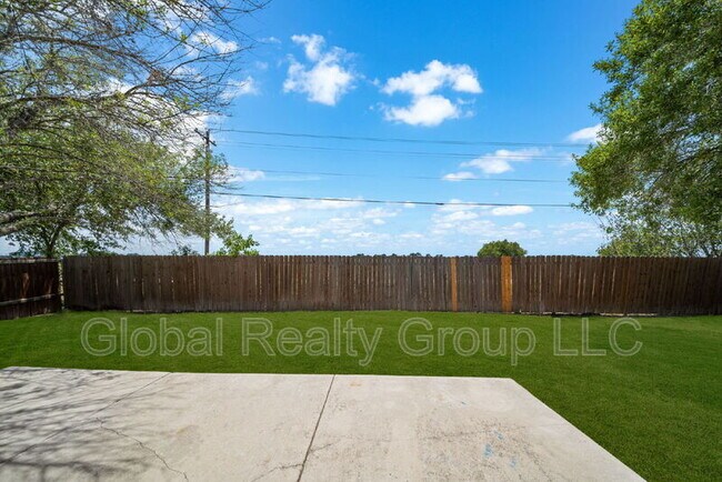 Building Photo - 215 Chisholm Trail