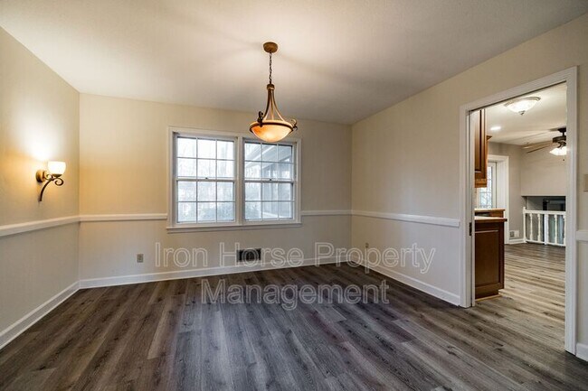 Building Photo - 265 Ponderosa Dr