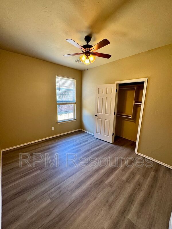 Building Photo - 157 Bison Ct Way