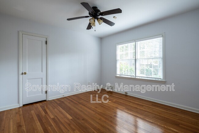 Building Photo - 1205 Spring Valley Ln NE