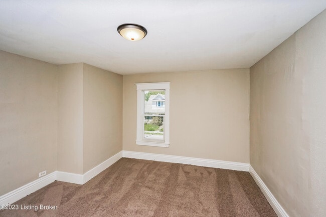 Building Photo - 3630 River Park Dr