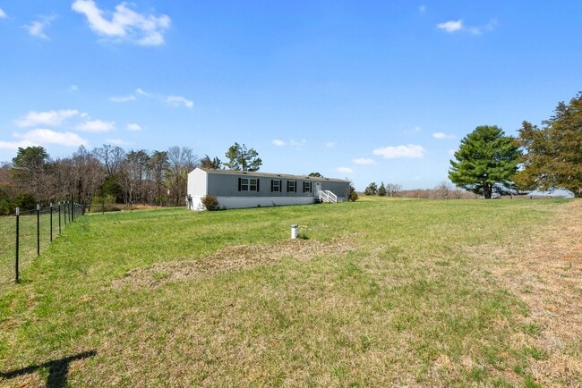 Building Photo - 3-Bedroom Home Close To Hampden-Sydney!