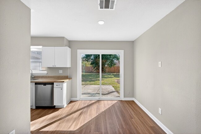 Building Photo - 7726 Claiborne St