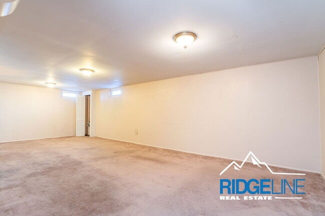 Building Photo - 204 19th Ave NW