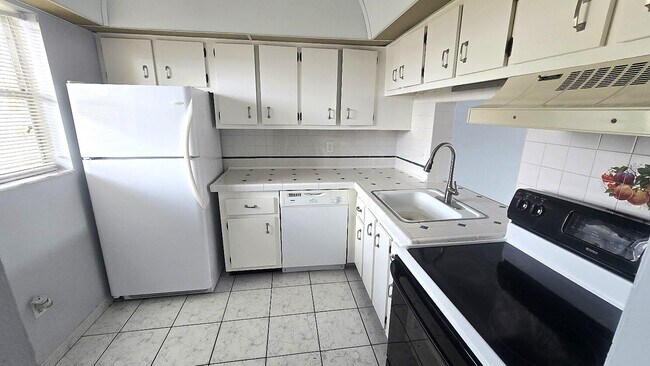 Building Photo - 2800 NW 56th Ave