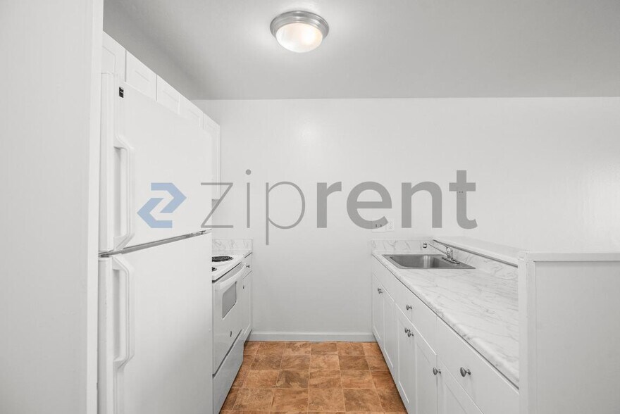 Building Photo - Unit 202