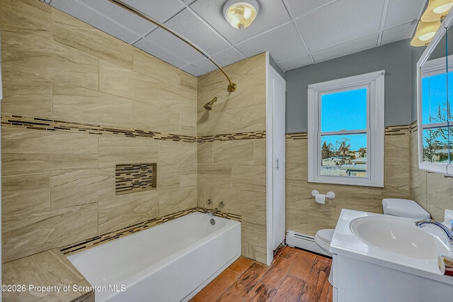 Building Photo - 1509-1511 N Webster Ave