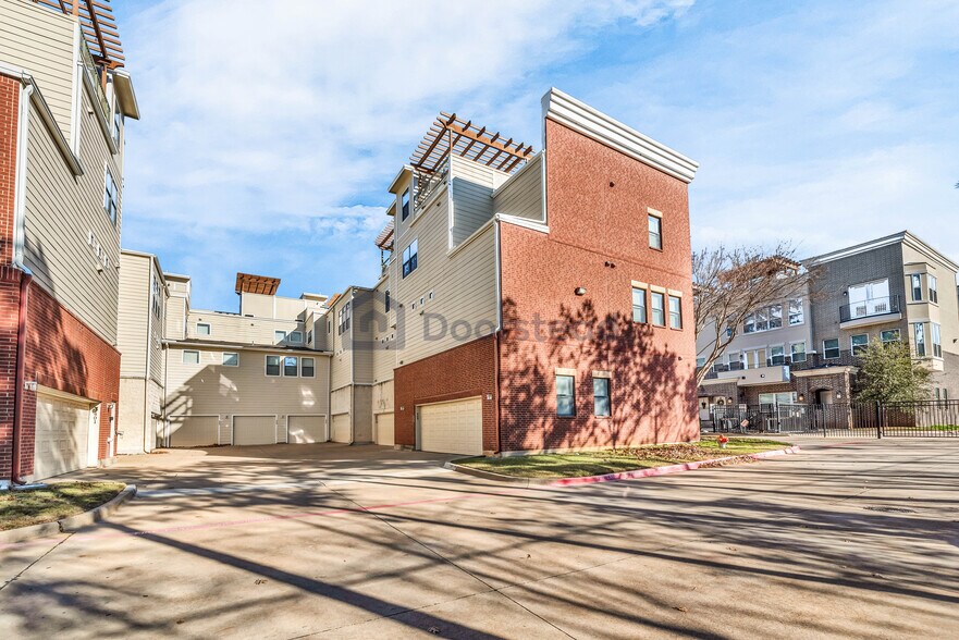 Building Photo - 1207 Beaconsfield Ln