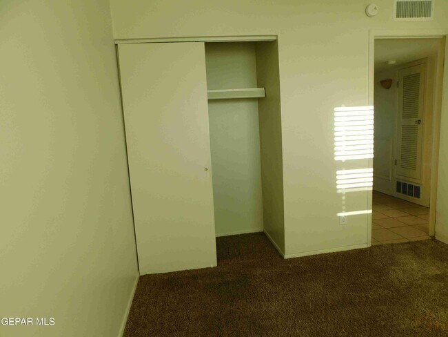 Building Photo - 225 3 Rivers Dr