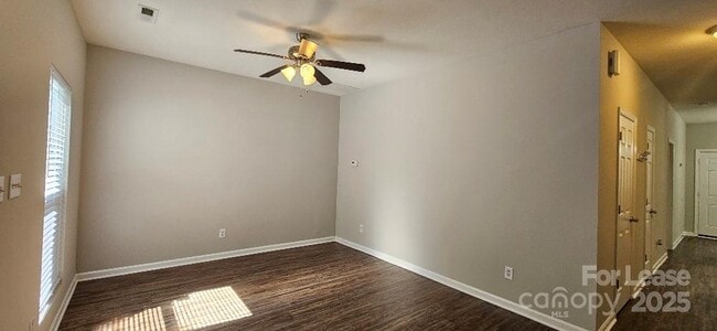 Building Photo - 2715 Meadow Knoll Dr