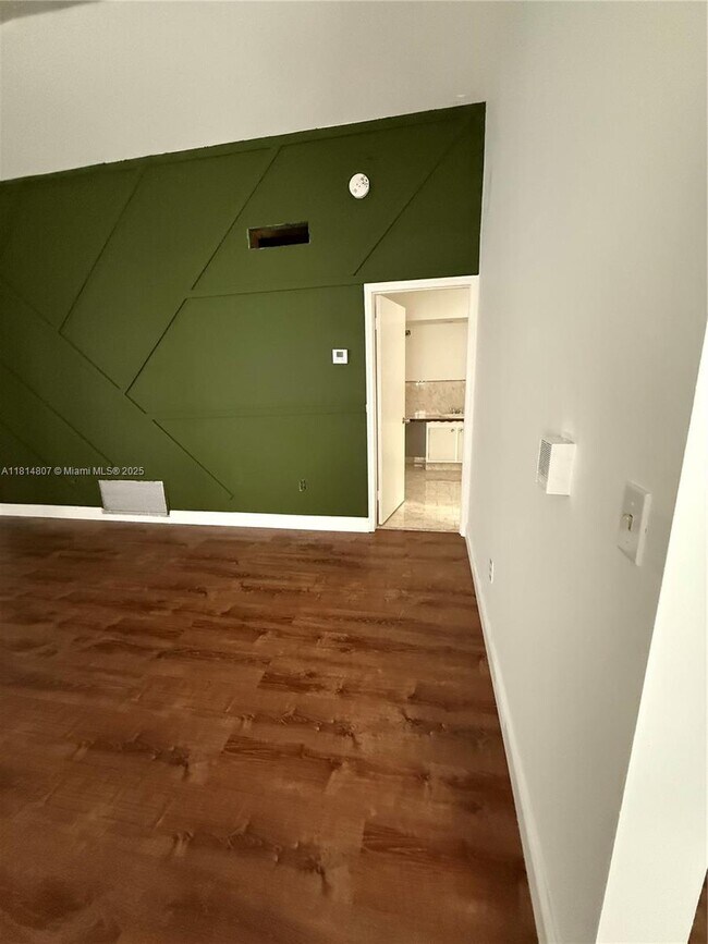 Building Photo - 541 NE 199th Ln