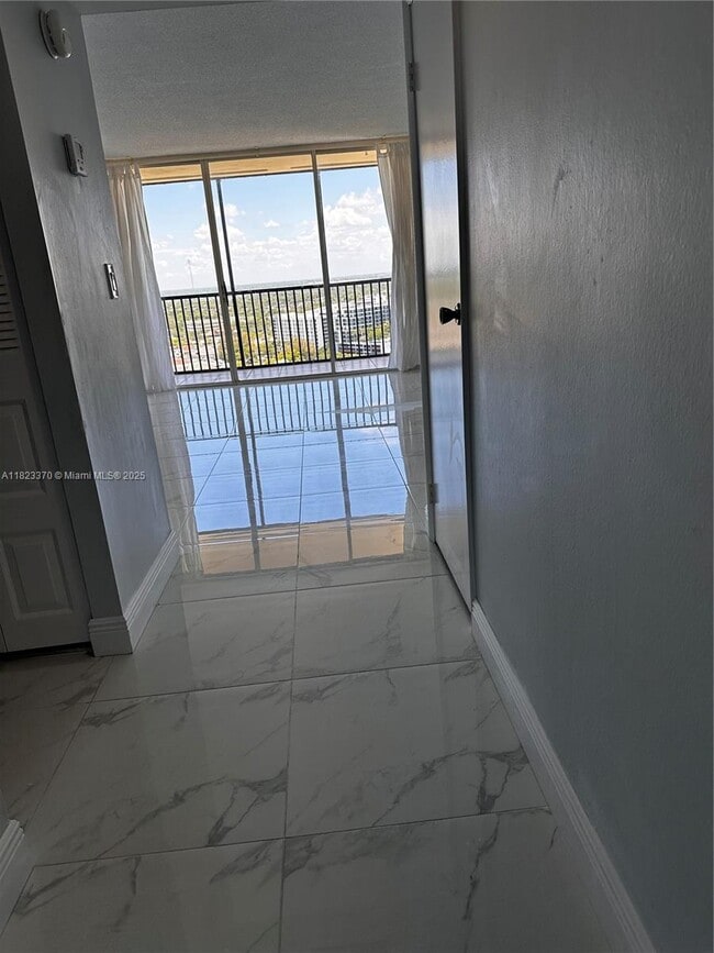 Building Photo - 20335 W Country Club Dr
