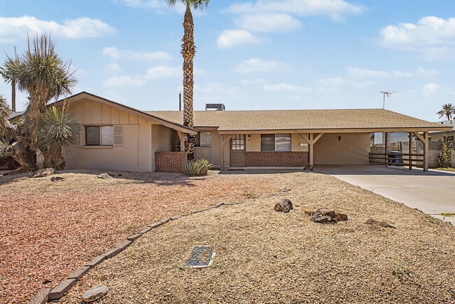 Building Photo - 921 E Campus Dr