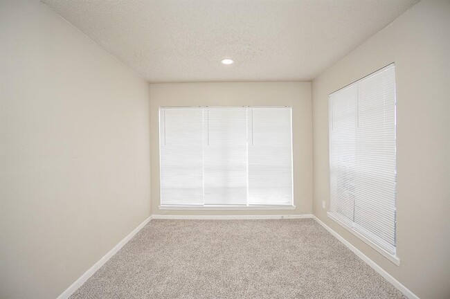 Building Photo - 15607 Cabot Creek Cir