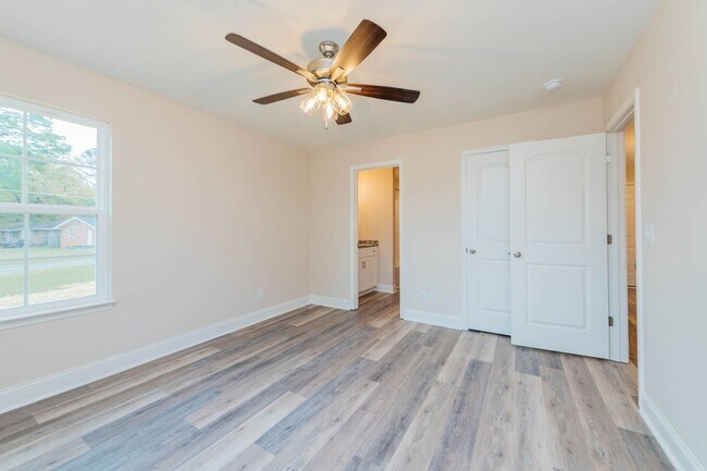 Building Photo - 122 Tabor Dr