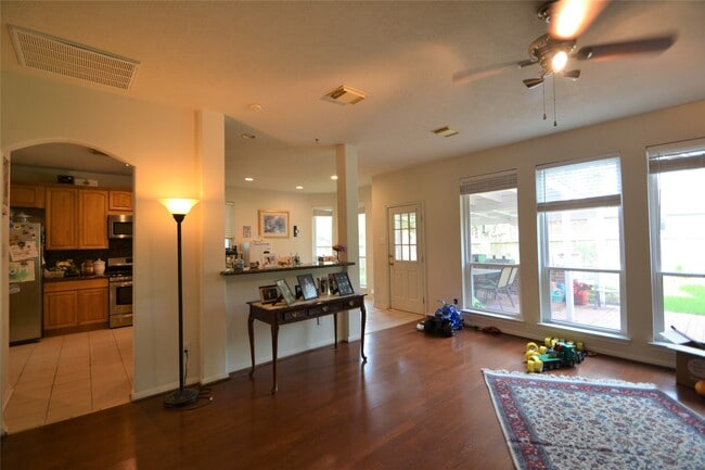 Building Photo - 12110 Laurel Ct