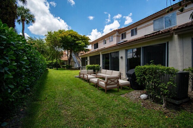 Building Photo - 6744 Via Regina