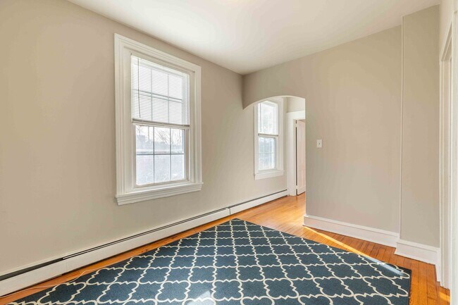 Building Photo - 315 N Walnut St