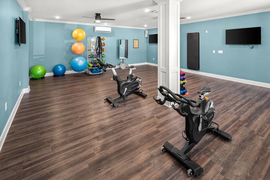 Building Photo - 655 W Mallard Creek Church Rd