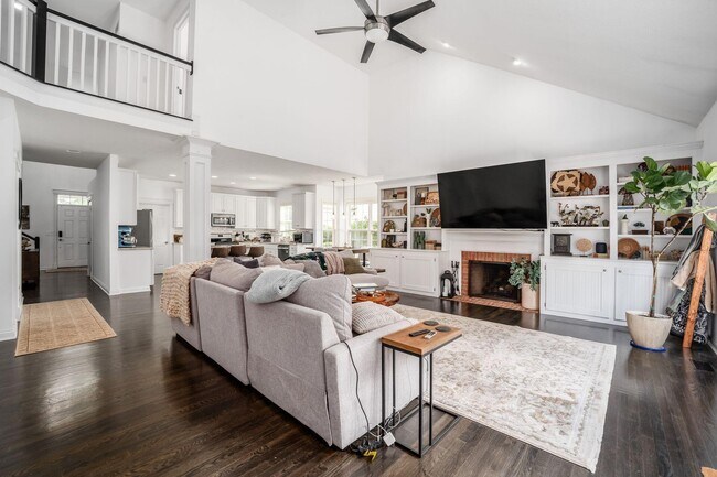 Building Photo - 7179 Fernridge Dr